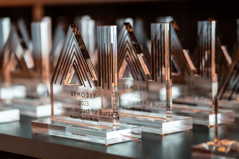 Hubert Burda Media AI Demo Day 2023 — Award-Trophäen